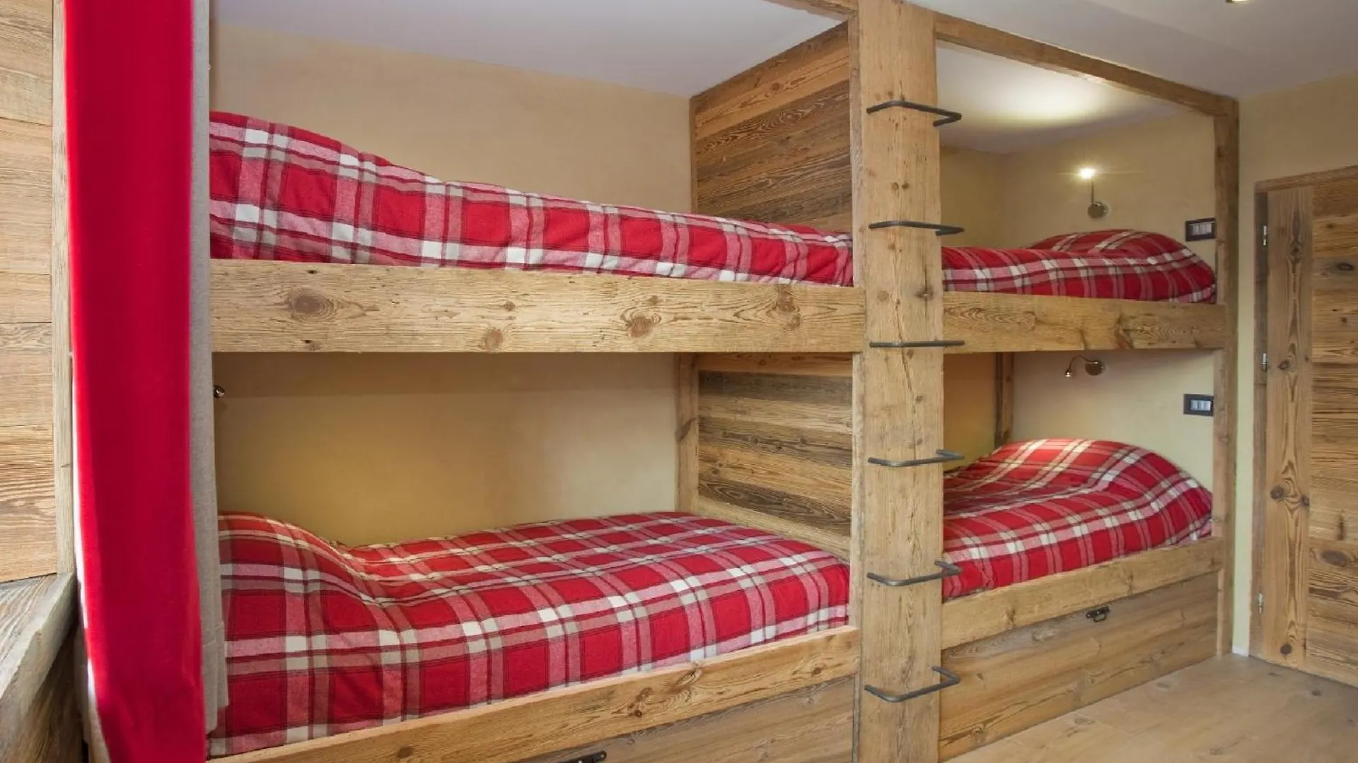 Superbe Chalet Renovee Offre Aussi Une Vue Dominante Magnifique Apartment Mions France
