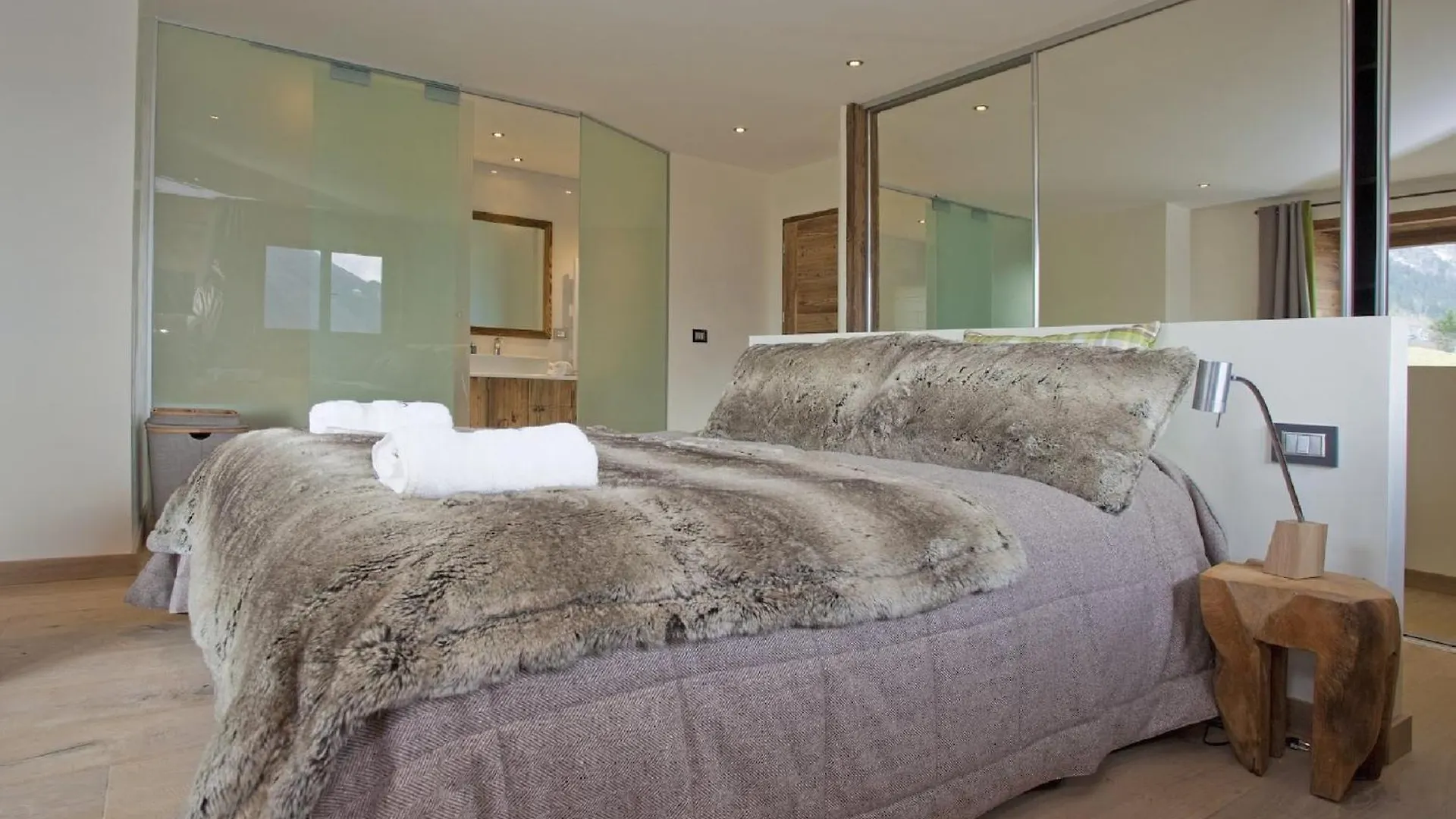 Superbe Chalet Renovee Offre Aussi Une Vue Dominante Magnifique Apartment Mions