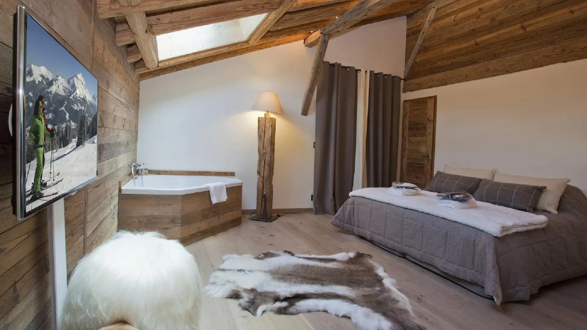 Superbe Chalet Renovee Offre Aussi Une Vue Dominante Magnifique Apartment Mions France