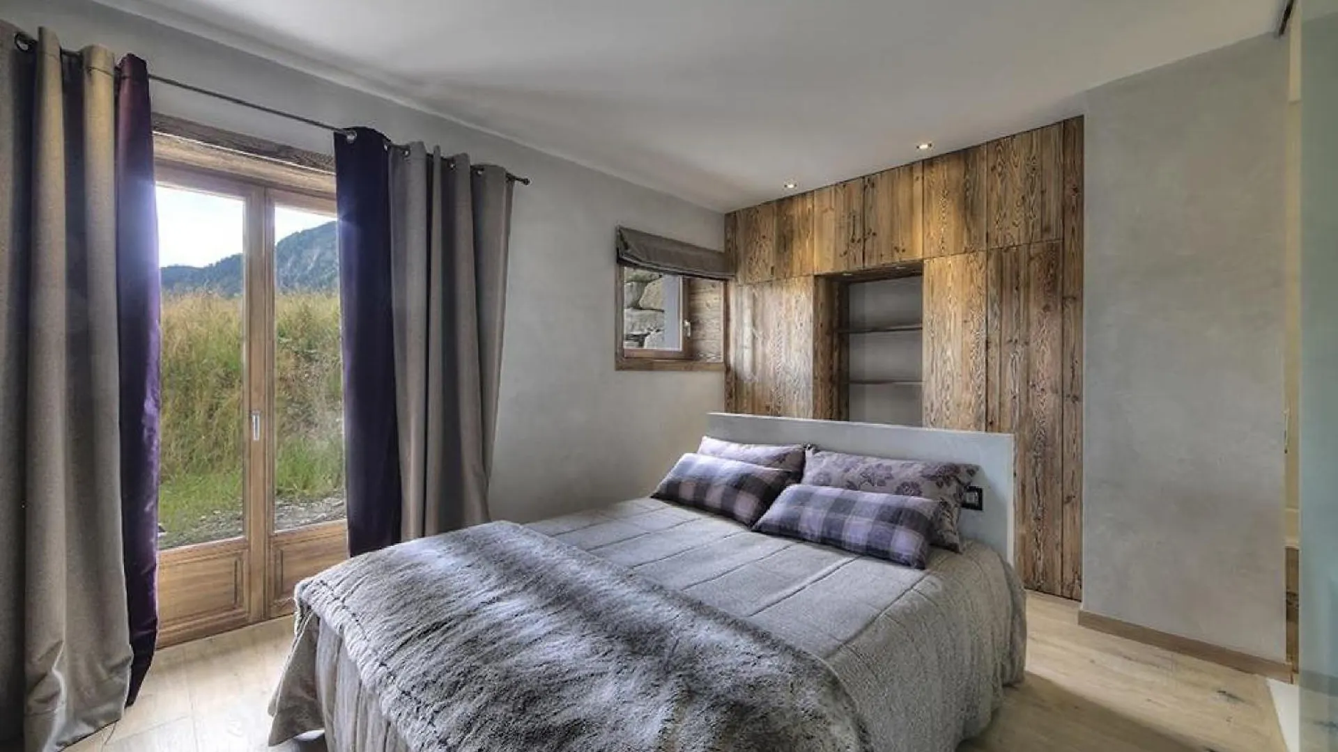Superbe Chalet Renovee Offre Aussi Une Vue Dominante Magnifique Apartment Mions