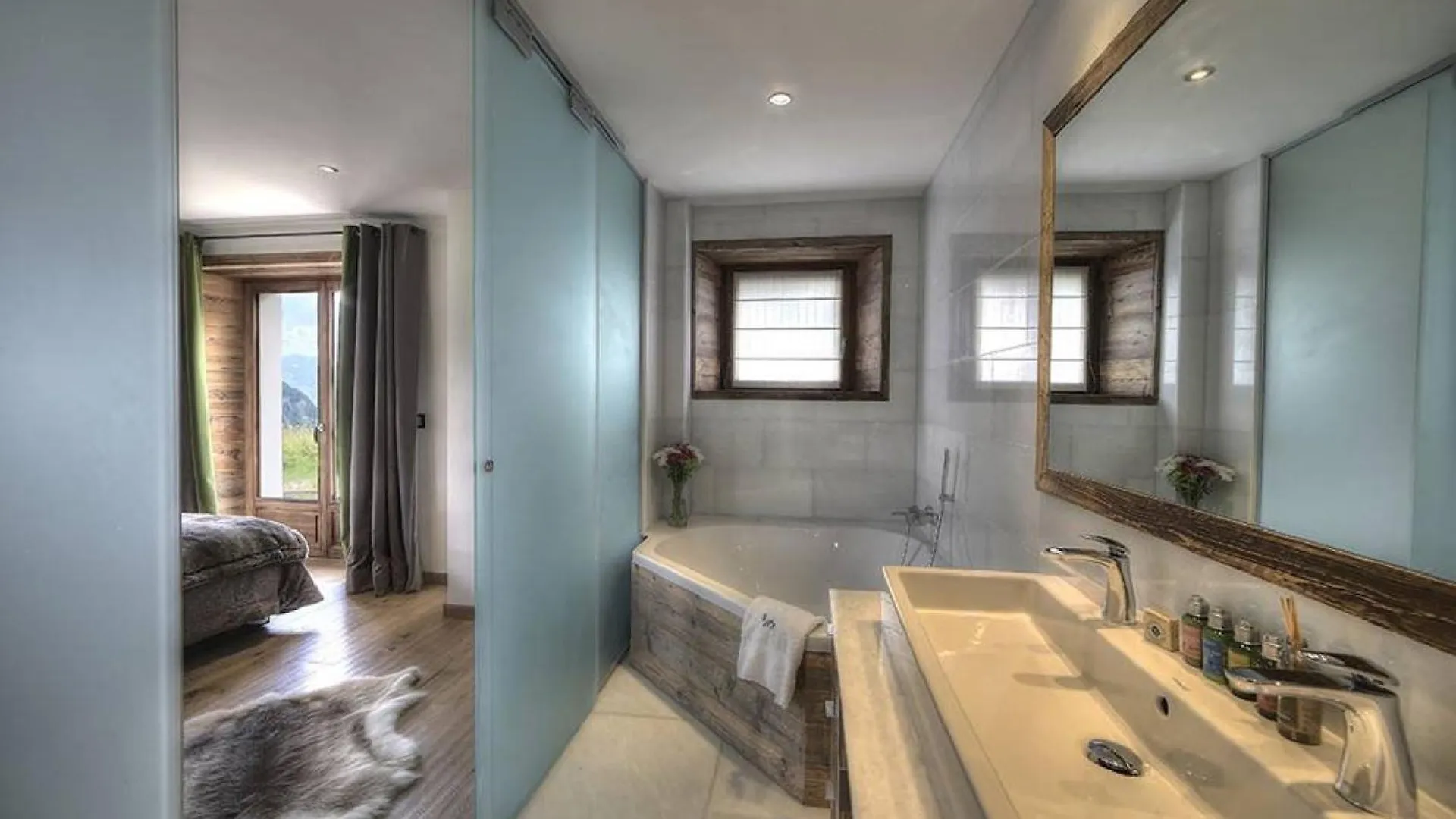 Superbe Chalet Renovee Offre Aussi Une Vue Dominante Magnifique Apartment Mions